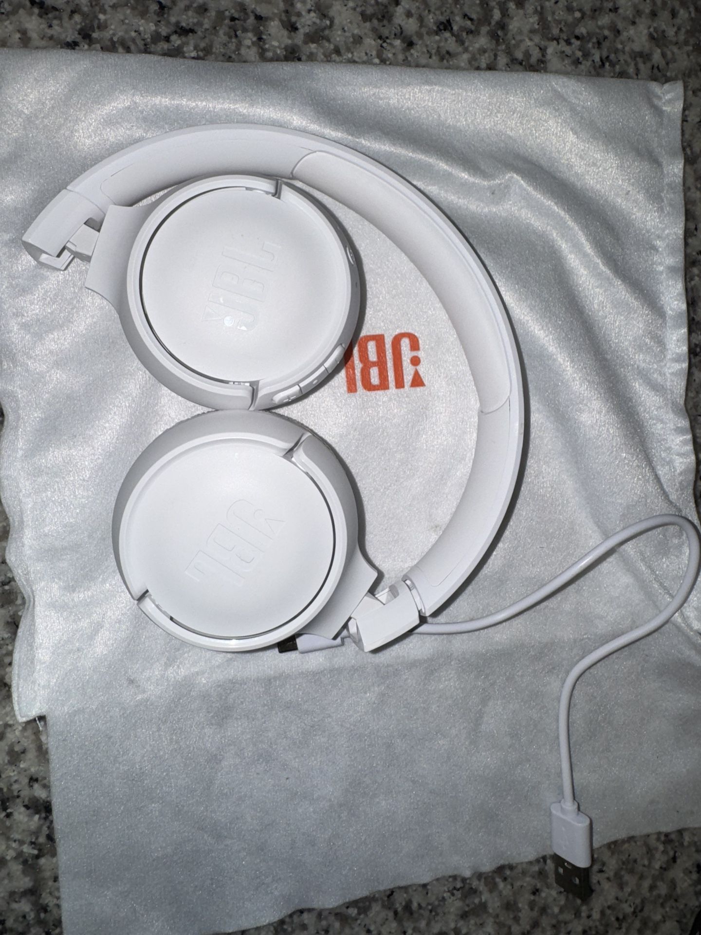 JBL HEADPHONES 