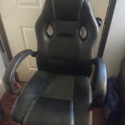 Older Gaming Chair Being Sold As Is Works Good