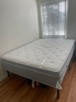 Queen Mattress/Bed Frame