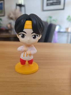 Tiny Tan BTS v Happy Meal Figure