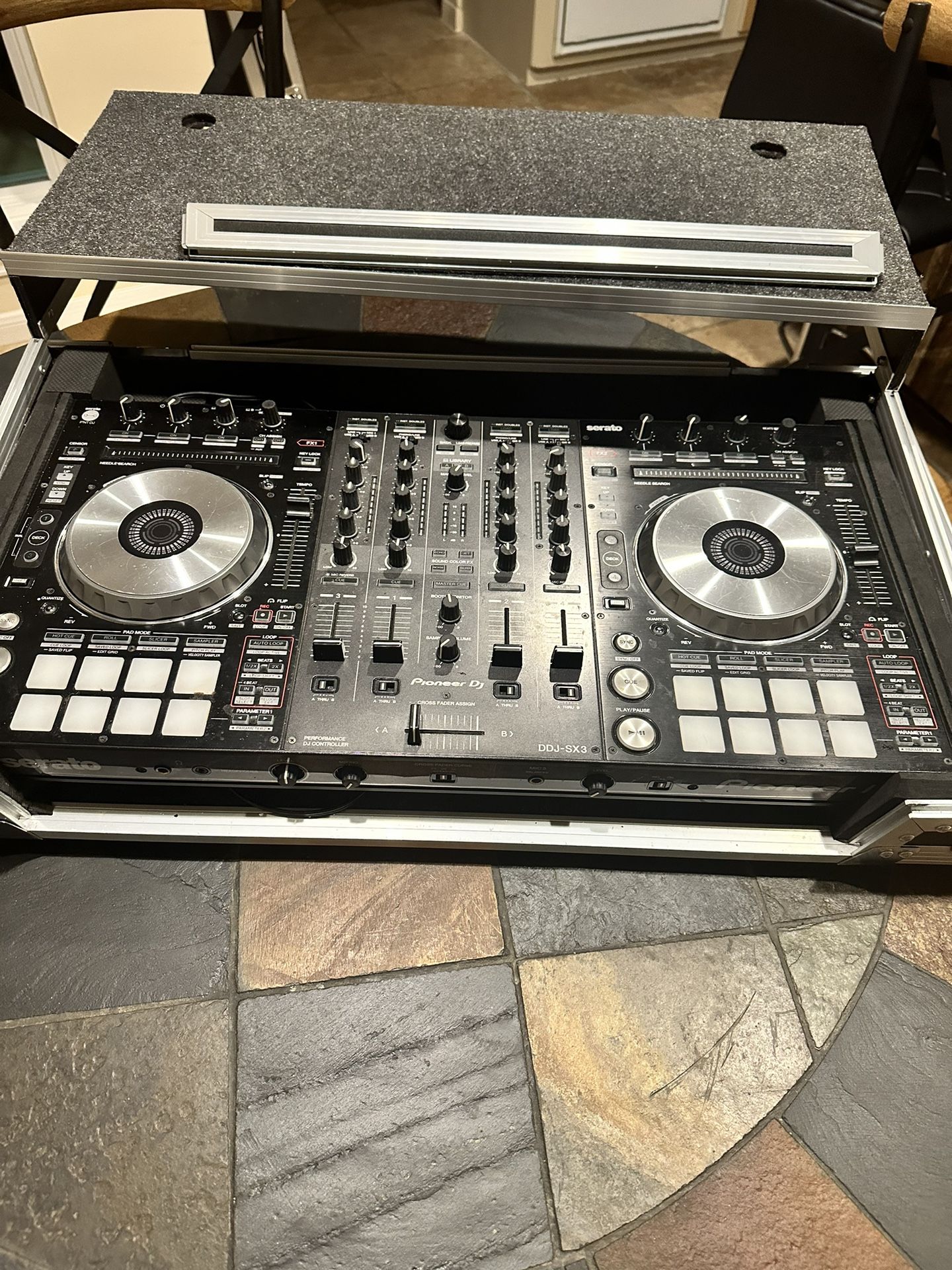 Pioneer DDJ-SX3 (Odyssey case Included)