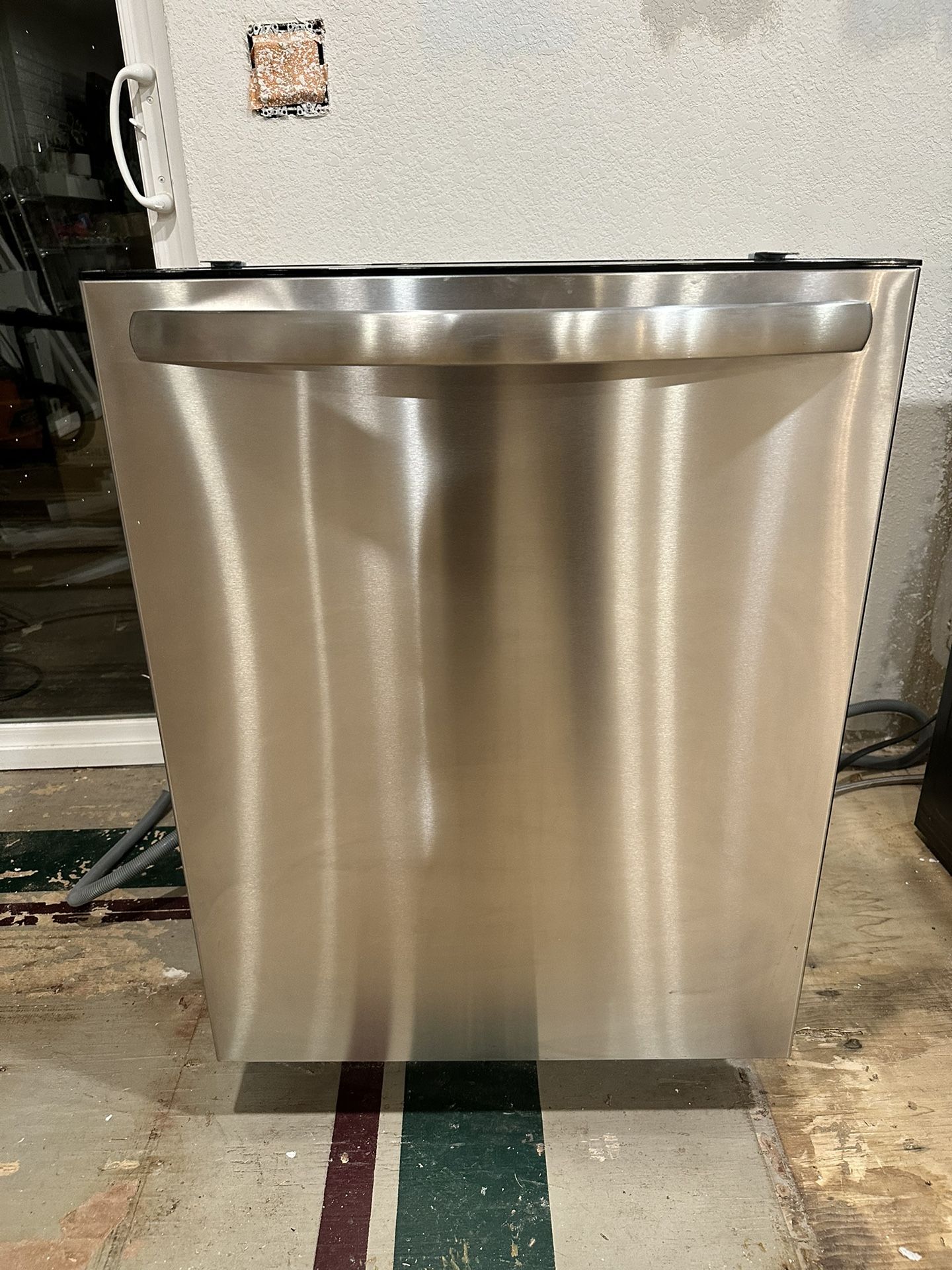 Frigidaire 24" BuiltIn Dishwasher with EvenDry System for Sale in