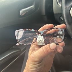 Lv , Burberry 