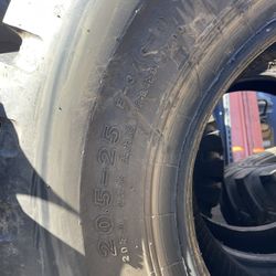 20.5 - 25 Tire Loader