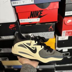 KD 15 50 Years Of Hip Hop size 10.5 VNDS