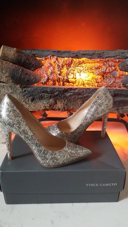 Brand new Shimmer Vince Camuto Pumps Size 5 for Sale in Fort