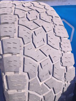 LT305/65R18 Toyo open country At3 Tires (4)