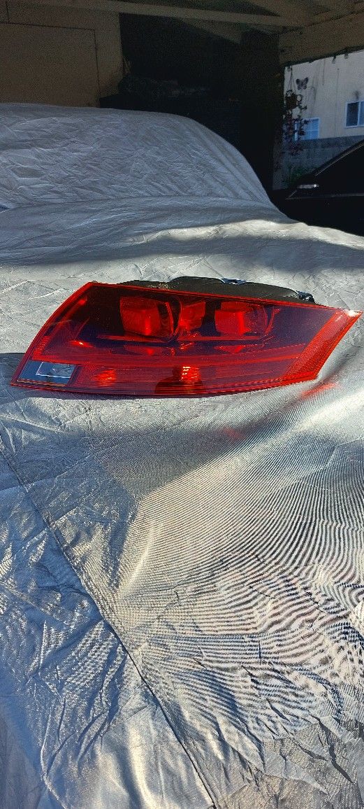 08-14 Audi TT Right/Passenger Tail Light Oem