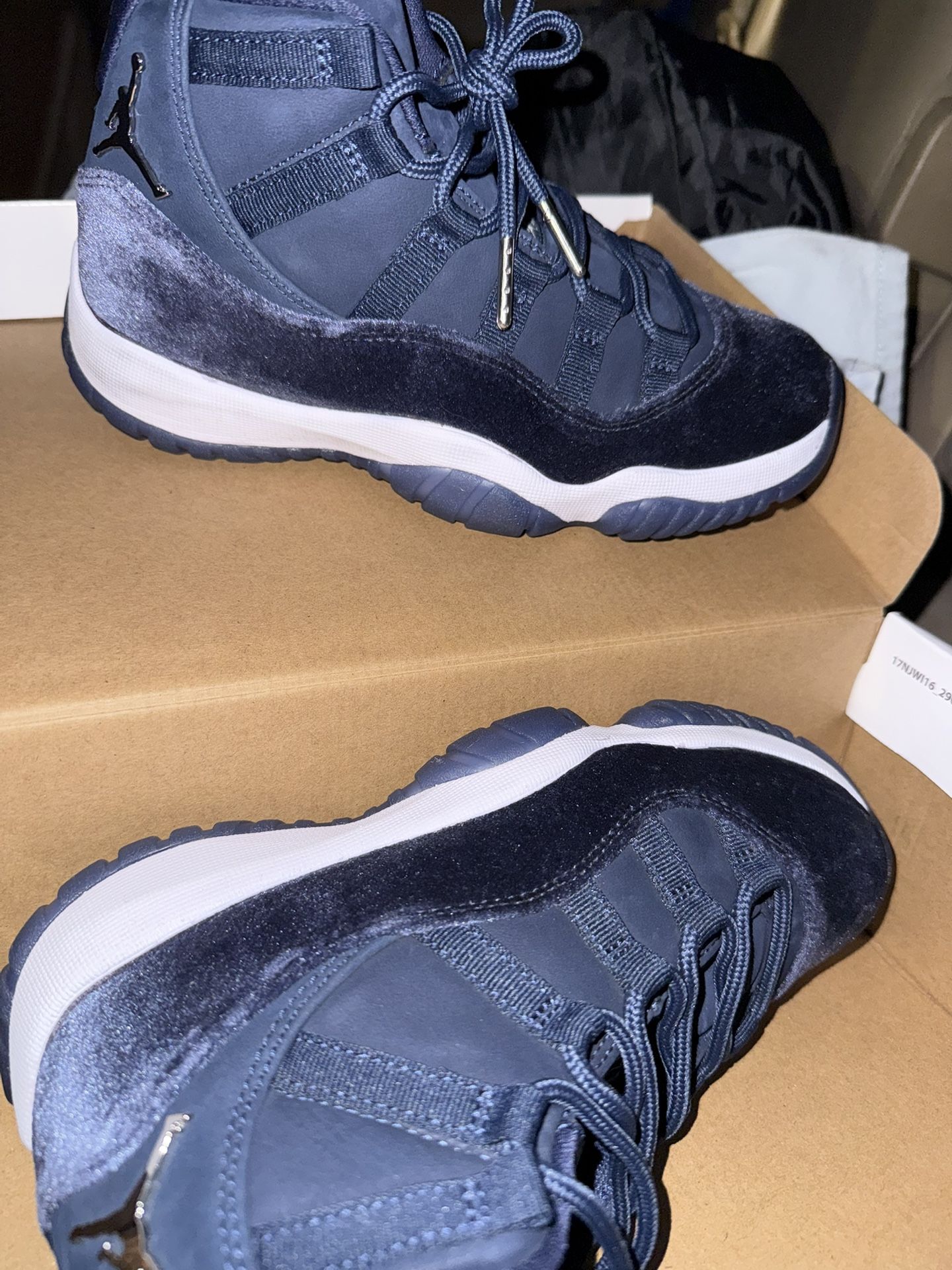 Wmns Air Jordan 11 Retro 'Midnight Navy Velvet'