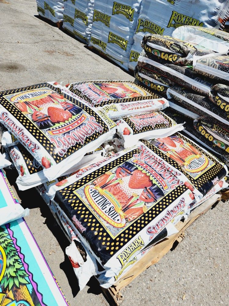 FoxFarm Strawberry Fields Potting Soil 1.5