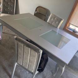 4 Chairs Table 