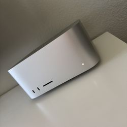 Apple Mac Studio M2 Max! 32GB Ram, 512GB SSD! Barely Used Can Pass As New!!! Paid $2300 Asking For $1650