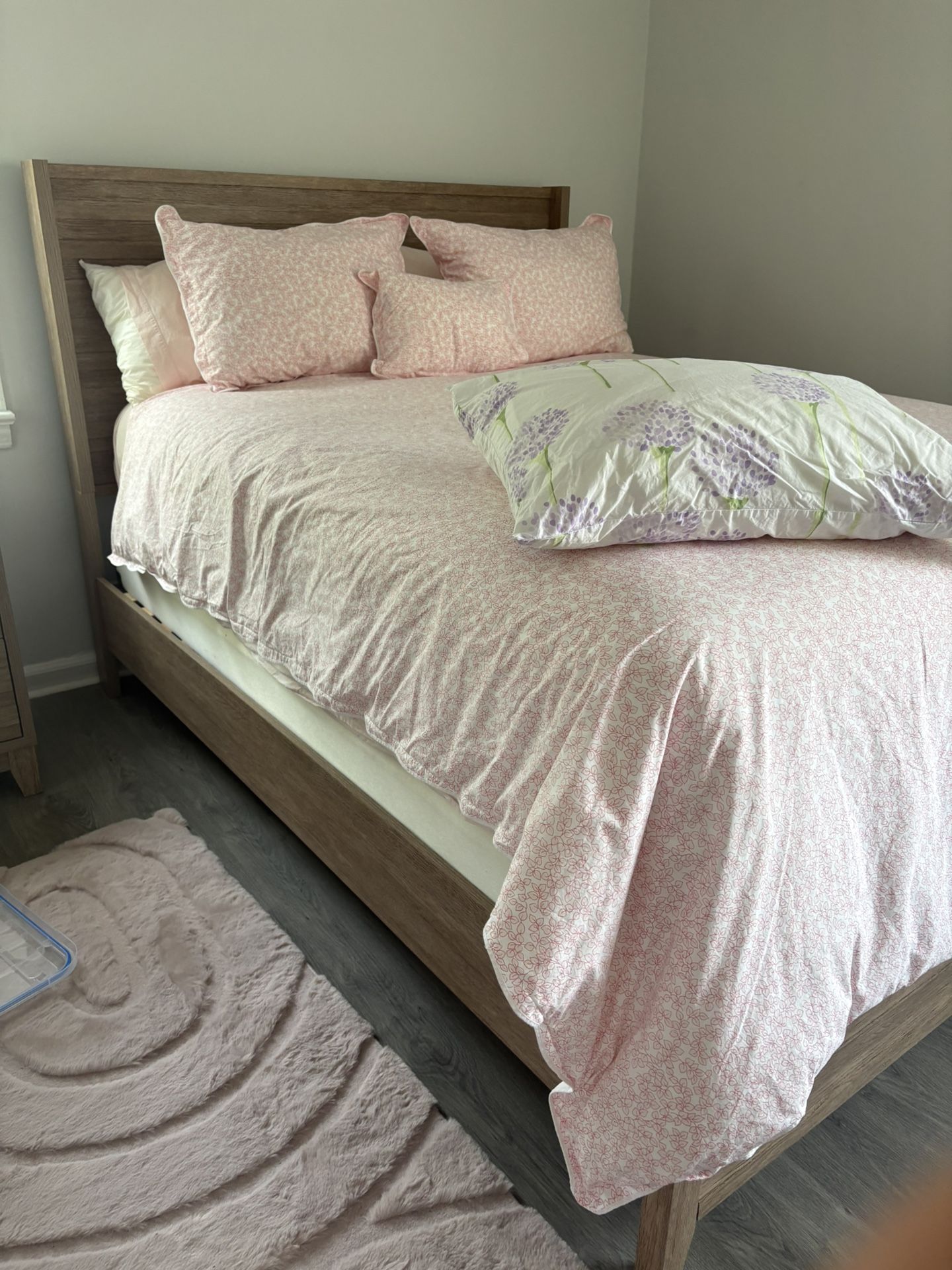 Brand New Modern Beset With Mattress + Pillows