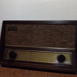 Vintage Clean Working 1950 Zenith Tube Table Radio (1) Sold $175 My Price $125 In Better Condition 