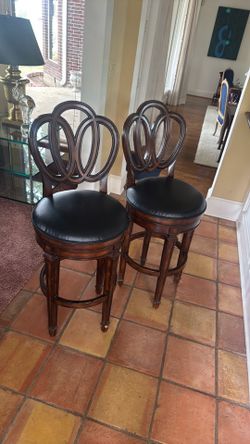 (2) Swivel seat bar stools