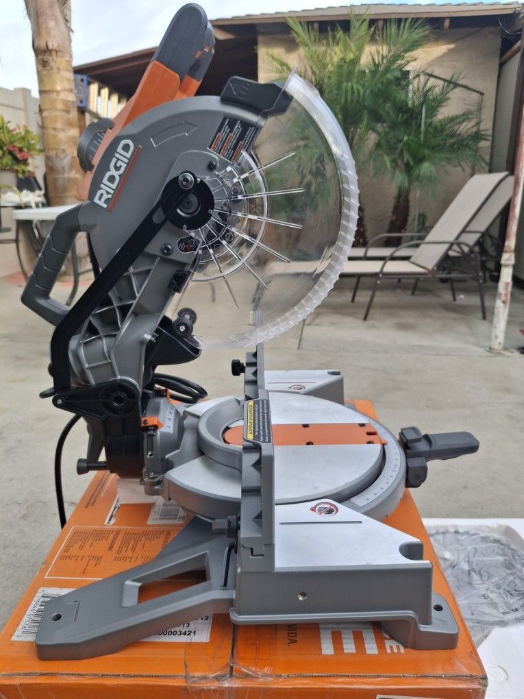 Ridgid 10 in. Dual Bevel Compound Miter Saw