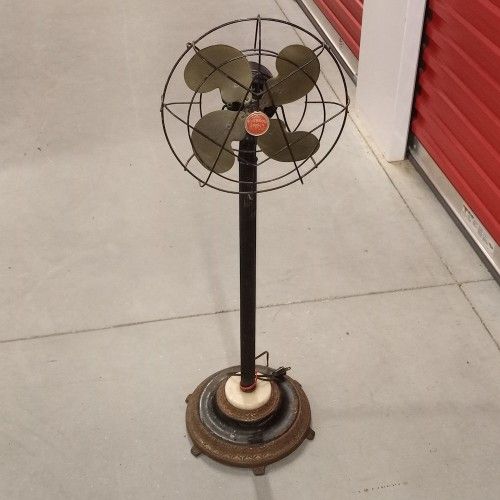 Vintage Art Deco Emerson Junior Oscillating Floor Fanu