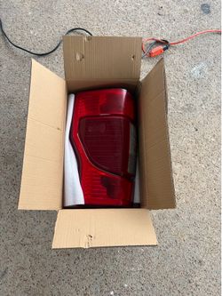2021 Ford F250 rear left  tail light with side marker