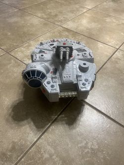 Hasbro Legacy Millennium Falcon 2011