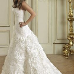 Stunning Brand New Galena Signature Wedding Dress