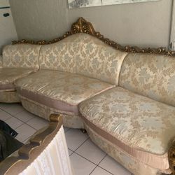COUCH FOR SALE !!!! AVAILABLE FOR PICKUP TODAY