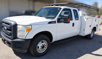 2015 Ford F350 Super Duty Super Cab & Chassis