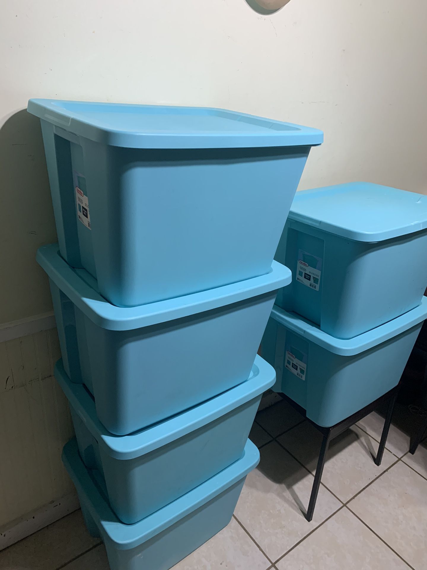 6 Storage Bins.  (Each is 68 Liter Capacity). All Good,  Used ONE time for moving stuff. $10 Each