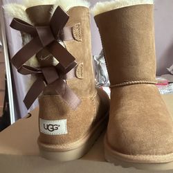 Size 4 Uggs 
