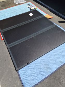 Tri fold bed cover