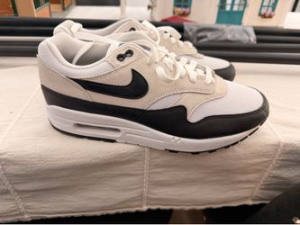 Men's Nike Max Sneakers Size 10