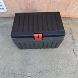 Ice chest, tool box, good for motorcycle gear   Water tight inside and out