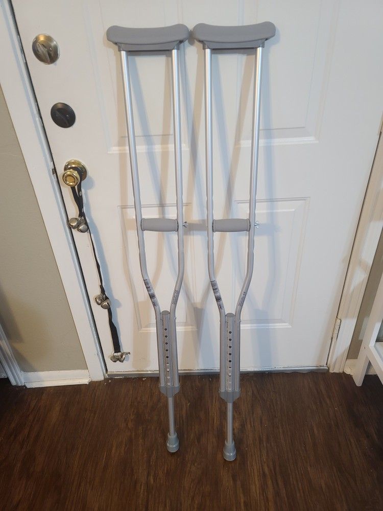 BARELY USED CRUTCHES. HONESTLY, PRACTICALLY BRAND NEW..