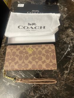 Signature Wristlet Wallet Khaki