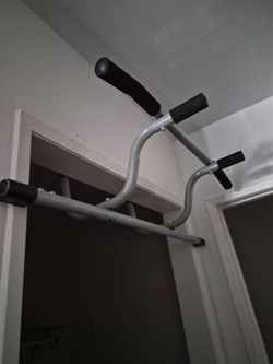Pull up bar