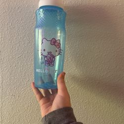 Zak! Hello Kitty Water Bottle 