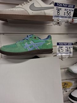 Asics Skyhand Low-Top Sneakers Size 4.5