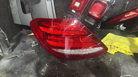 2016 2019 Mercedes Eclass driver side taillight