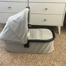 Uppa Baby Vista Bassinet - Never Used