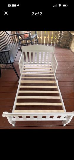 White toddler bed