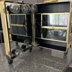 Impressions Gold  Make Up New Never Used 