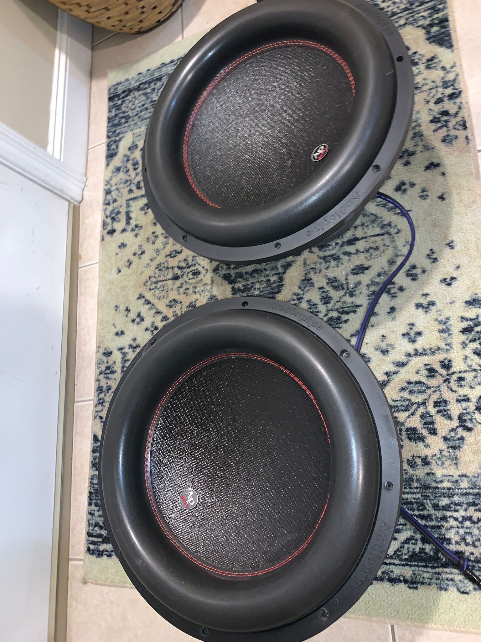 Bajo de 15 audiopipe 2800w