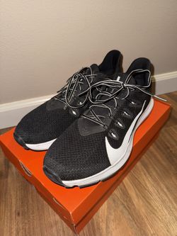 Nike Quest 2 in black/white, men’s size 10.5.