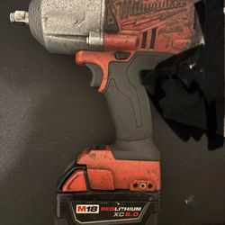 Milwaukee M18 FUEL High Torque 1/2" Impact Wrench w/ REDLITHIUM XC5.0 battery