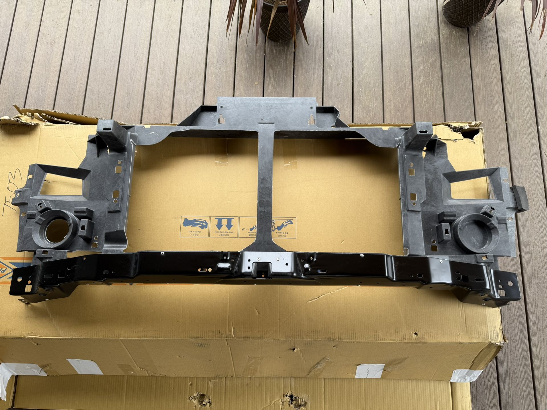 Radiator Support C250110