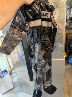 Boy size 5-6 T police officer costume 