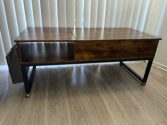 TOP COFFE TABLE - $40
