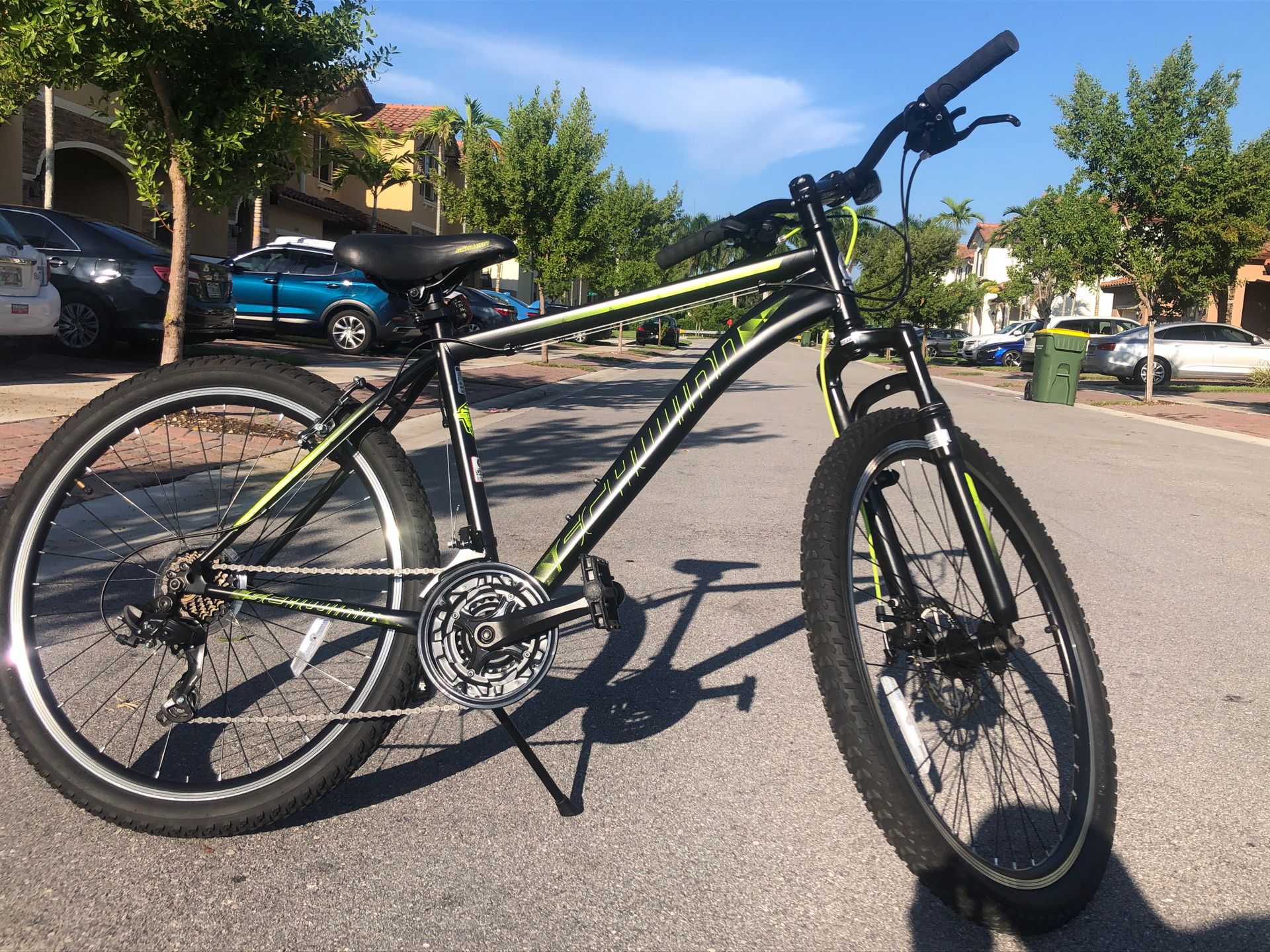 Brand new schwinn 26 sidewinder with front disc brakes mountain bike bicycle