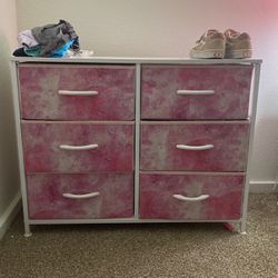 Little girl’s Clothes Storage 