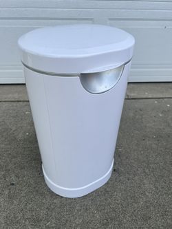 Munchkin Step Diaper Pail + Extra Bags 