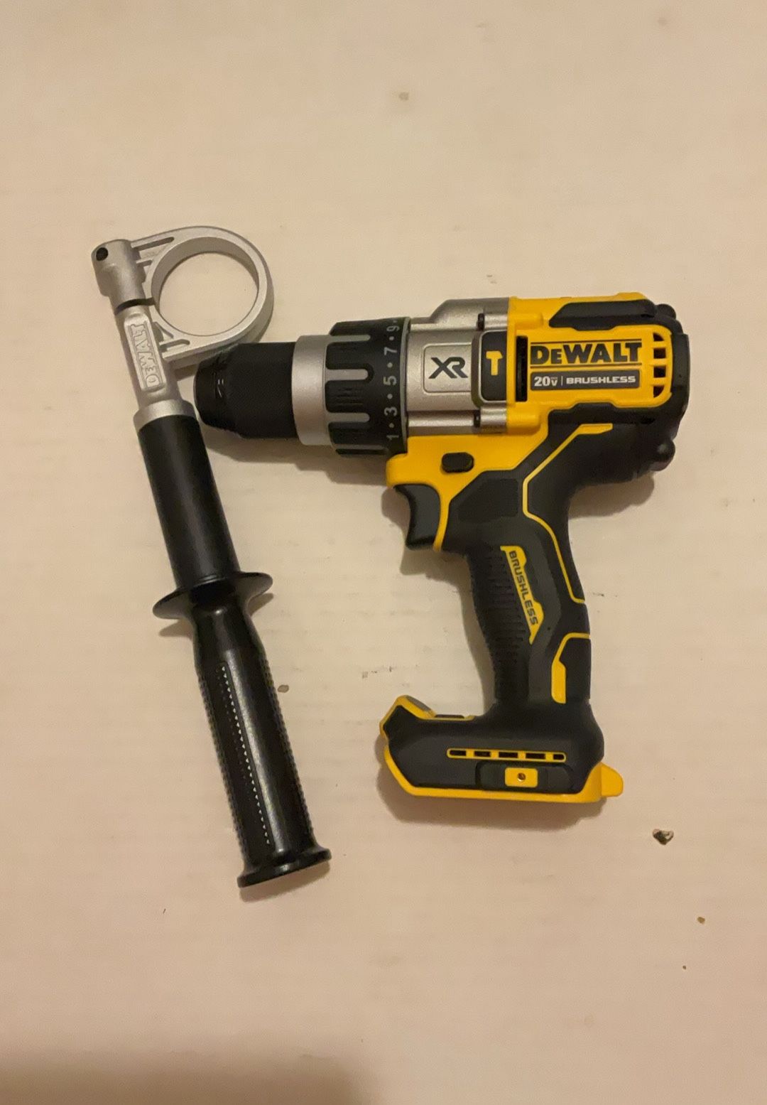 Brand New Dewalt 20 Volts XR Brushless Power Detect 1/2” Hammer Drill Driver 3 Speeds.     150 Firm on Price.   150 Firme en Precio.
